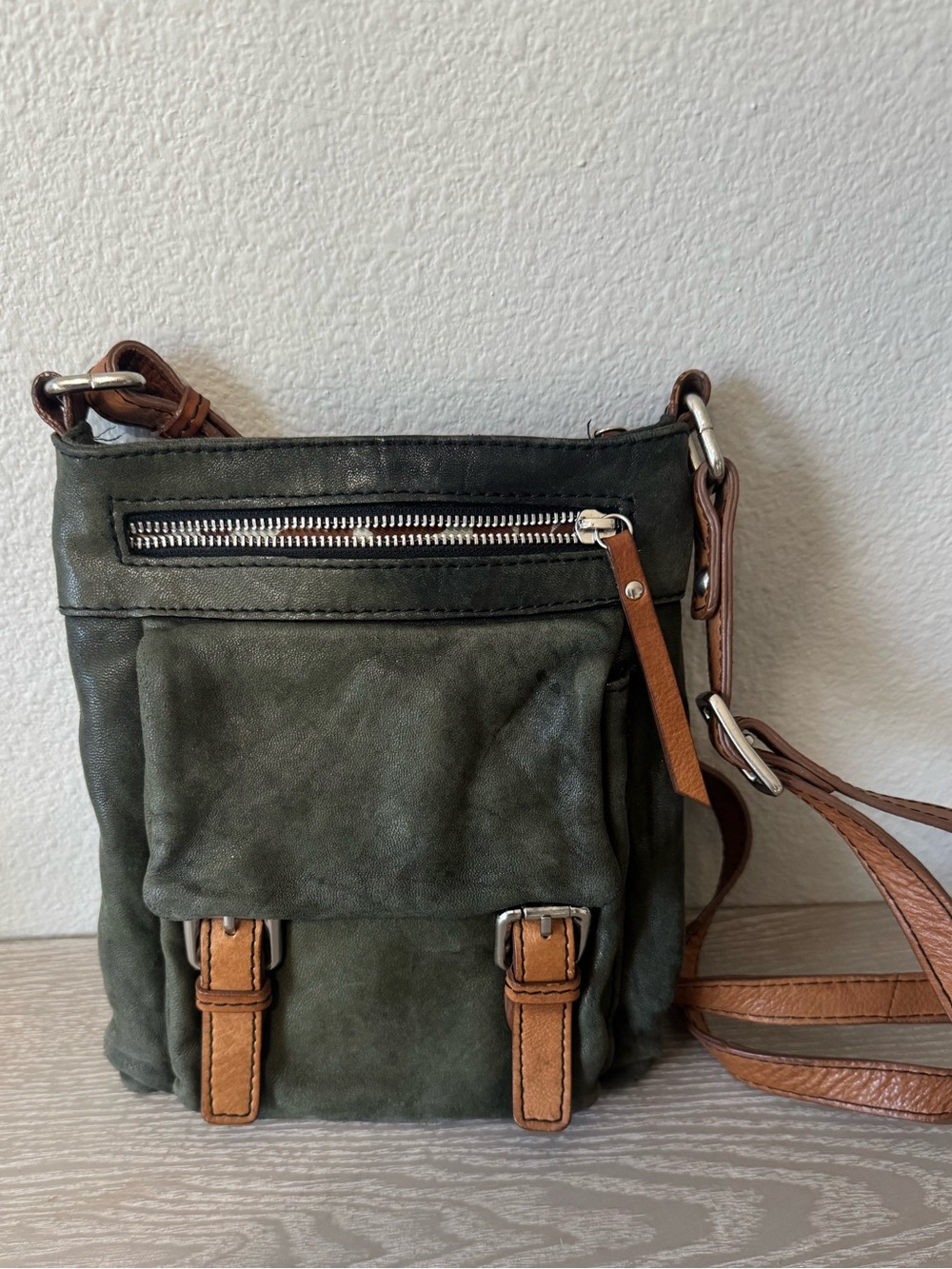 Nino Bossi Black Leather Crossbody Purse Bag olive green